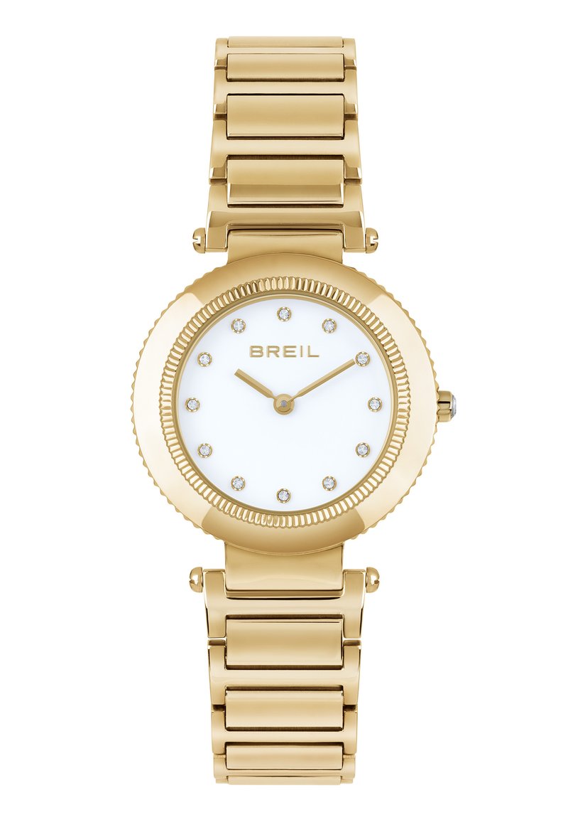 Orologio analogico dorato con quadrante bianco rotondo, dodici piccoli strass come indicatori delle ore e un bezel testurizzato. Design con bracciale a maglie in metallo.