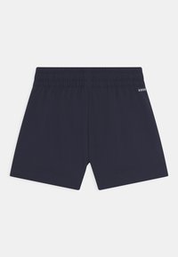 Mörkblå shorts i lättviktstyg med elastisk midja och minimalistisk design utan extra detaljer eller mönster.