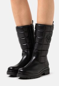 TOM TAILOR Botas con plataforma - black