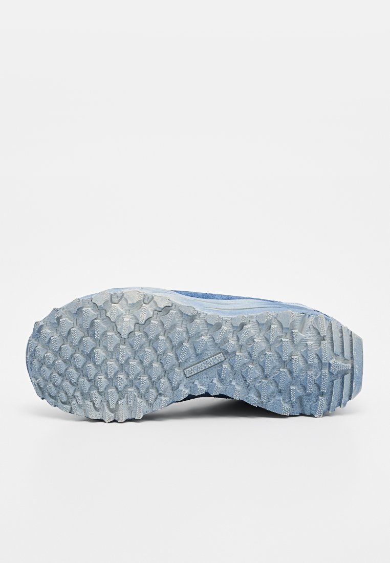 Sneaker low