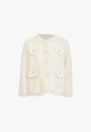 Cardigan blanc en tricot avec un motif texturé, col rond, quatre poches et bord en peluche. Six boutons à l'avant, un à chaque fermeture de poche.