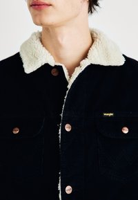 Wrangler 124MJ SHERPA - Jas - black