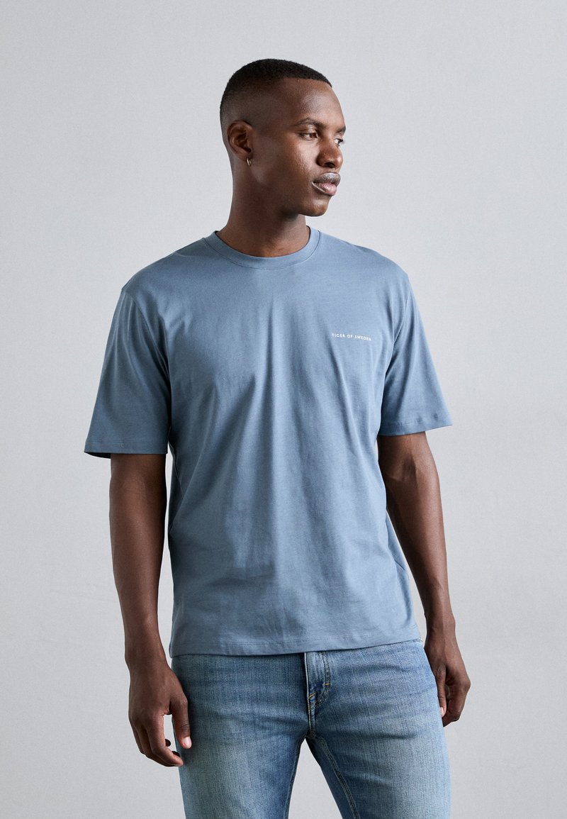 Tiger of Sweden PRO - Pamata T-krekls - blue