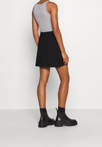 Modström Minifalda - black