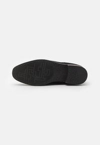 Pier One UNISEX - Botines bajos - black