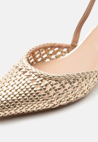 ONLY SHOES ONLCOCO SLINGBACK - Κλασικές γόβες - gold-coloured