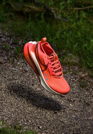 ZOOMX ZEGAMA 2 - Løpesko for mark - hyper crimson/dark team red/glacier blue/sail
