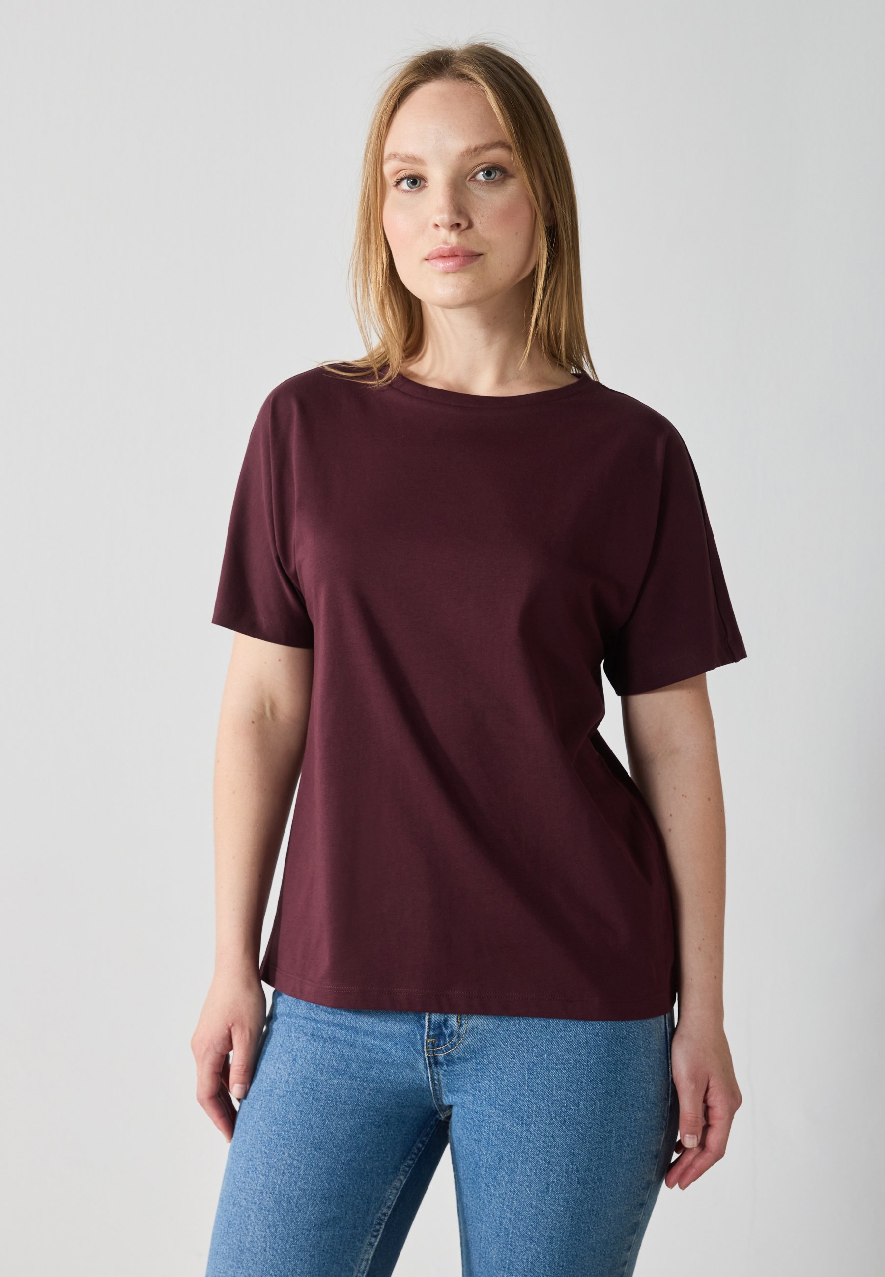 売れ筋商品|||アンナ フィールド Tシャツ レディース トップス 3 PACK - Basic T-shirt - winetasting/egret/crown blue Anna Field by Zalando 3 PACK - Basic T-shirt - winetasting