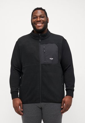Zwarte fleece jas met een hoge kraag, rits aan de voorkant en een borstzak van contrasterend materiaal. Glad oppervlak en aansluitende mouwen.