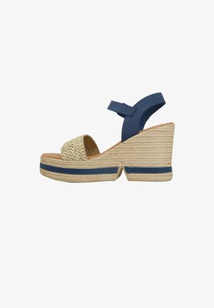 Sandalo con zeppa, cinturino anteriore intrecciato beige, cinturino alla caviglia blu navy e tacco piattaforma color cuoio con texture a corda e rifinitura blu navy.