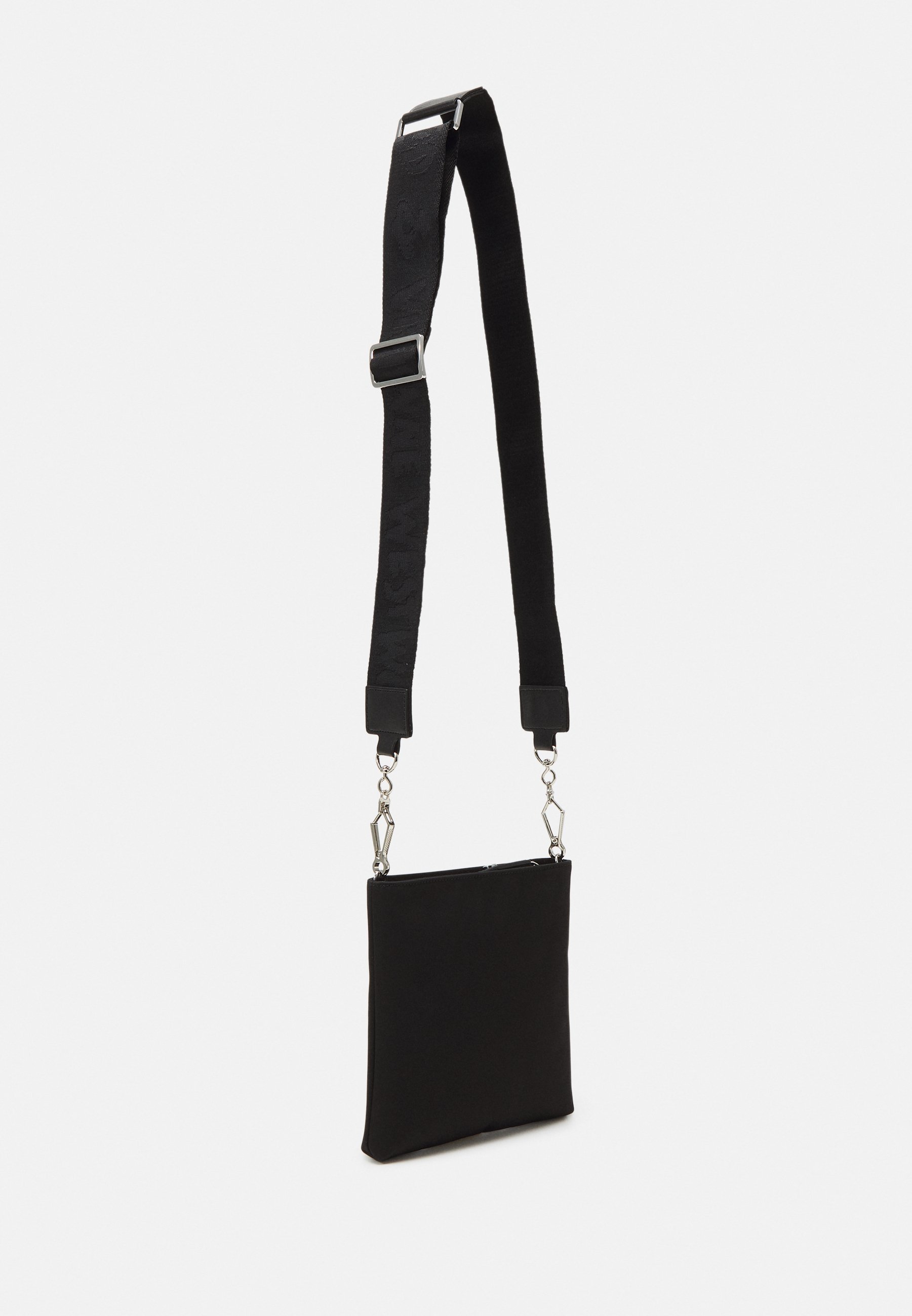 ハンドバッグ Vivienne Westwood Squire Square Crossbody Bag Black SQUIRE SQUARE CROSSBODY WITH CHAIN in black | Vivienne Westwood®
