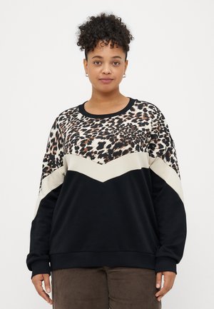 Crna dukserica s gornjim dijelom u leopard uzorku i kremastim dizajnom u obliku slova V. Mekana tkanina s rebrastim rukavima i pojasom.