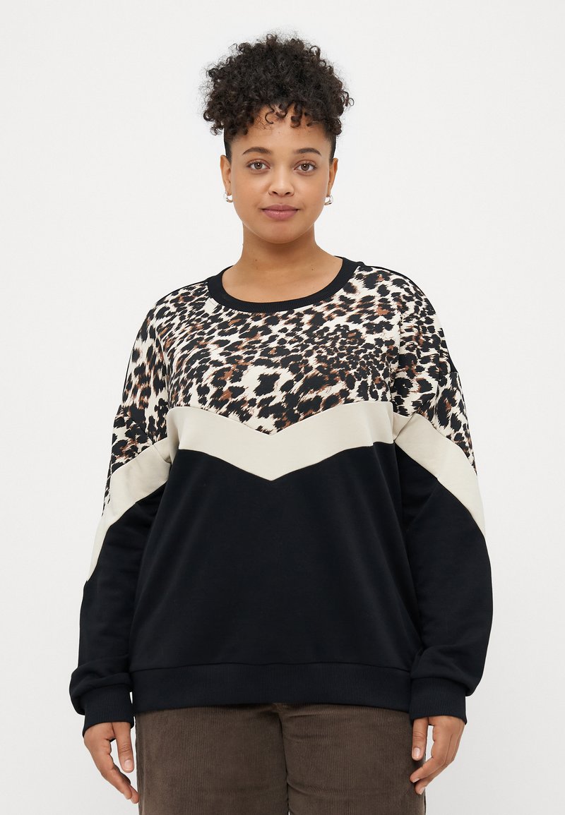 Czarna bluza z leopardzim nadrukiem w górnej części i kremowym, V-kształtnym wzorem. Miękka tkanina z ściągaczami na mankietach i w pasie.