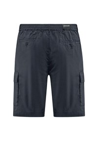Pantaloni cargo blu navy con vita elasticizzata, tasche con bottone e linguetta, e texture liscia. Presenta due tasche cargo laterali e tasche posteriori.