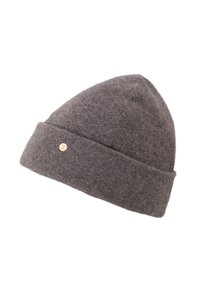 Grijze gebreide beanie muts met een opgevouwen boord, gemaakt van zacht wolmateriaal. Heeft een klein metalen embleem aan de zijkant.