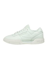 Miętowe sneakersy z skórzaną cholewą, okrągłym noskiem, wyściółką przy kostce i białą gumową podeszwą; z logo Fila po boku i na języku.