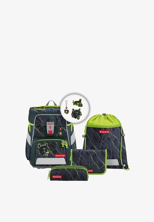Fünfteiliges Schulranzen-Set mit einem schwarz-grünen Design und Tiermotiven, bestehend aus einem Rucksack, einem Täschchen, einem Beutel mit Kordelzug und einer Federtasche.