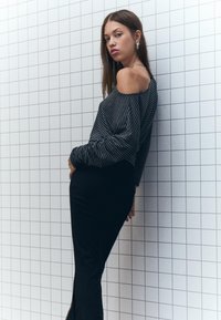 Bershka STRIPED LONG-SLEEVE - Bluza - dark grey
