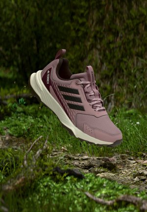 adidas Terrex, TRACEFINDER 2 - Chaussures de running - magic mauve/aurora coffee/maroon