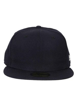Marineblaue Snapback-Cap aus strukturiertem Stoff, mit flachem Schild und zwei Belüftungsöffnungen auf jeder Seite, sowie einem kleinen Logo-Akzent.