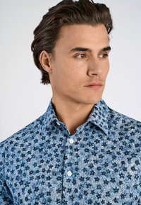 Lindbergh AOP FLORAL  - Overhemd - blue