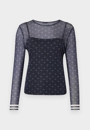 Długi rękaw bluzka z granatowej siateczki o wzorze z jasnoniebieskimi akcentami. Miękka tekstura z paskowanymi mankietami przy nadgarstkach.