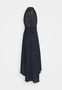 Abito navy con corpino in pizzo, scollatura halter e gonna fluente con vita legata. Il tessuto è liscio e ha una consistenza morbida.