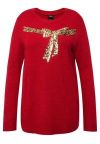 Czerwony sweter z długimi rękawami, z ozdobnym złotym cekinowym kokardą na wysokości klatki piersiowej. Miękka tekstura, okrągły dekolt i prążkowany dół.