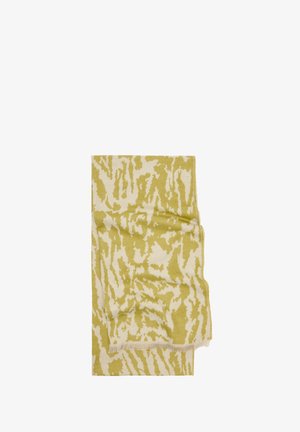 Koc z wełny w odcieniach żółci i kremu z abstrakcyjnym wzorem, o teksturowanym wykończeniu i frędzlami.