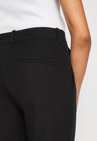 Calvin Klein Spodnie materiałowe