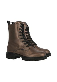 Botas de tobillo de cuero bronce con un acabado texturizado. Cordones y ojales en negro. Suela gruesa negra y lengüetas en la parte trasera para ponerlas y quitarlas fácilmente.