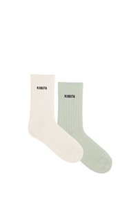 Skarpetki z bawełny o prążkowanej fakturze w kolorze ecru i jasnej zieleni, z napisem "KUBOTA" w czarnym, o standardowej długości sięgającej do kostek i miękkiej fakturze.