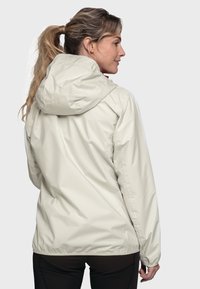 Hellbeige, wasserfeste Jacke mit Kapuze, elastischen Bündchen und einer lockeren Passform. Glatte Oberfläche mit einem einfachen, klaren Design.