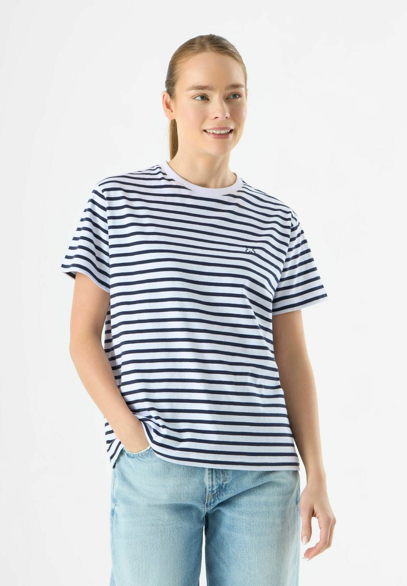 Katoenen T-shirt met marineblauwe en witte horizontale strepen, ronde halslijn, korte mouwen en een klein logo op de linkerborst.