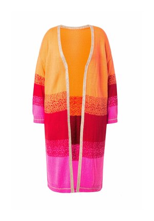 Long gilet tricoté ouvert à l'avant avec de larges blocs de couleurs en orange, rouge et rose, ornée de bordures beiges le long des bords.