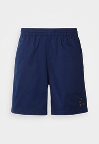 Mörkblå shorts med elastisk midja, prydda med ett broderat körsbärsmotiv och året "19-12" i röda och gröna accenter.