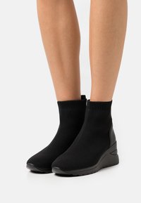 Tata Italia Sneakers hoog black/zwart (Pre-owned)