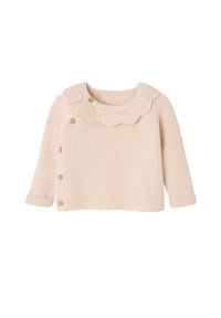 Cremefarbener, gestrickter Babysweater mit langen Ärmeln, gewelltem Kragen und einer Reihe von Knöpfen auf der linken Vorderseite.