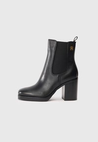Botine cu toc - black