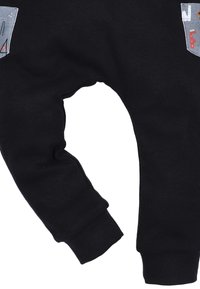 Zwarte trainingsbroek met geribde boorden, voorzien van twee zijzakken versierd met kleurrijke grafische patronen en een gladde, zachte textuur.