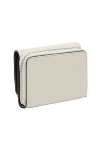 Porte-cartes bicolore en cuir crème texturé avec des accents noirs, dotée d'une fermeture éclair et d'un design rectangulaire minimaliste.