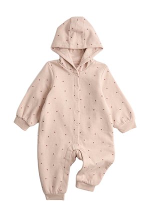 Zacht roze babykleding met capuchon, kleine hartjespatronen, drukknoopsluiting aan de voorkant en geribbelde boorden aan mouwen en benen.