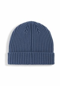 Gorro de punto en azul oscuro con una textura de canalé, que presenta un dobladillo enrollado y patrones verticales distintivos en todo el cuerpo.