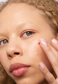 Makeup Revolution SUPERDEWY LIQUID BLUSH - Rouge - totally blushed