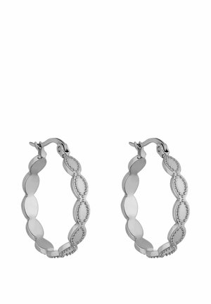 Boucles d'oreilles en argent en forme de créoles avec un design scallopé et des accents perlés, présentant une finition polie et un fermoir à levier.