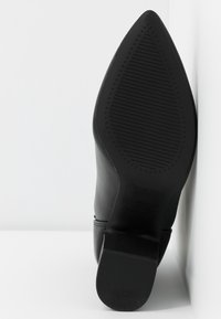 New Look Botines bajos - black