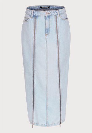 Lyseblå denimnederdel med en tætsiddende design, der har to frontlynlåslommer, center sømdetaljer og en længde til midt på læggen.