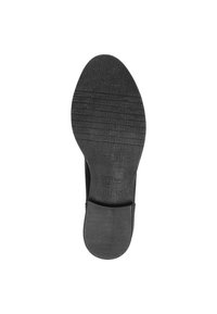 Sole di scarpa nera con superficie in gomma texturizzata, caratterizzata da scanalature orizzontali e un leggero tacco. Design semplice e minimalista senza accenti aggiuntivi.