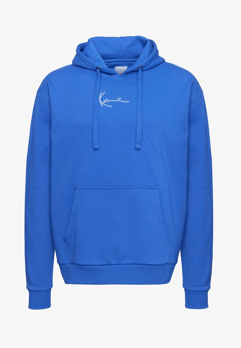 Zils džemperis ar kapuci no mīksta auduma, tam ir priekšējā kabata, kapuce ar auklu un baltā izšuvuma logo uz krūtīm. Garas piedurknes ar ribām apdari pie aprocēm.