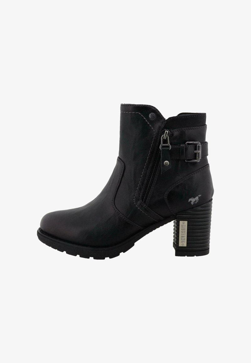 Mustad musta värvi ankle boot kõrge plokkninakaga, siledast nahast materjal, külgkäepide ja rihm koos pandlaga. Struktureeritud tallad haardeks.